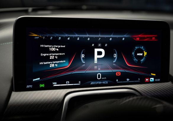 Дорожный гиперкар Mercedes-AMG One дождался официальной премьеры