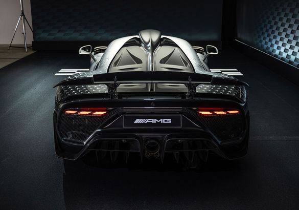 Дорожный гиперкар Mercedes-AMG One дождался официальной премьеры