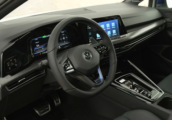 Самый мощный серийный Volkswagen Golf в истории поступил в продажу