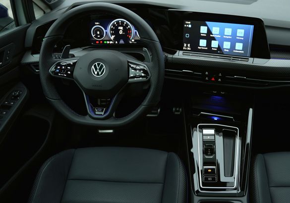 Самый мощный серийный Volkswagen Golf в истории поступил в продажу