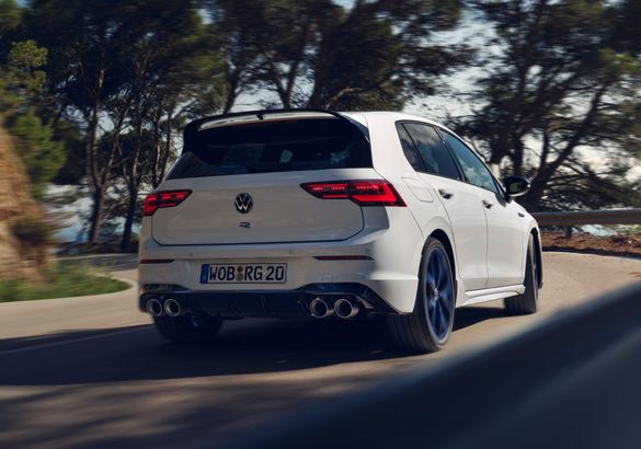 Самый мощный серийный Volkswagen Golf в истории поступил в продажу