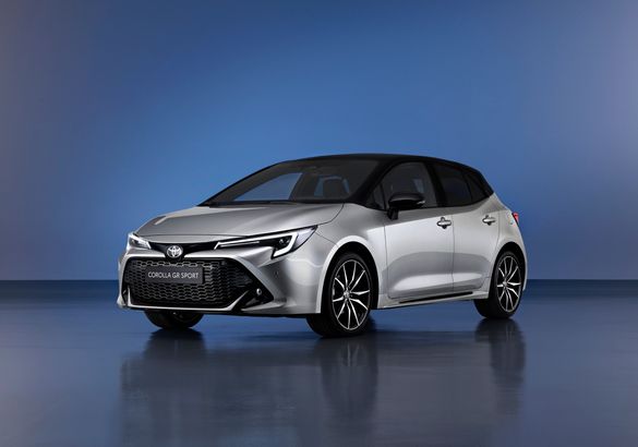 Toyota Corolla замаскировала техническую модернизацию под фейслифтинг