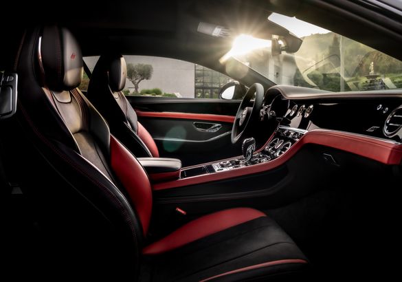 Bentley Continental получил спортивную версию, но она не мощнее стандартной