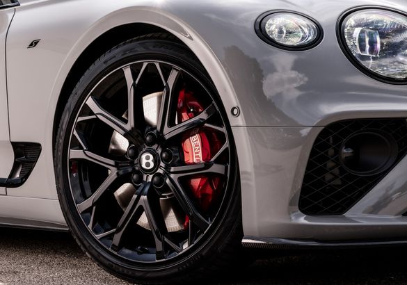 Bentley Continental получил спортивную версию, но она не мощнее стандартной