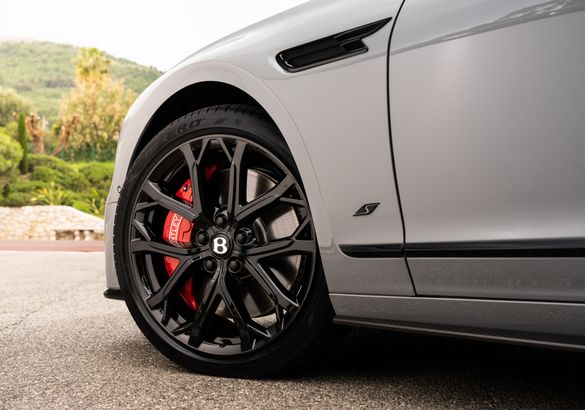 Bentley Flying Spur S получил околоспортивную версию вслед за «Континенталями»