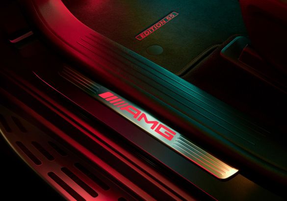 Теперь и кроссоверы: Mercedes-AMG представил GLE 53 и GLE 63 в версии «Edition 55»