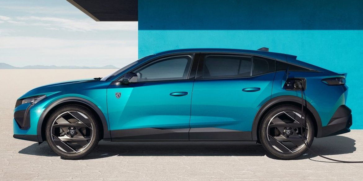 Peugeot 408 стал первым кросс-лифтбеком Stellantis с французской пропиской