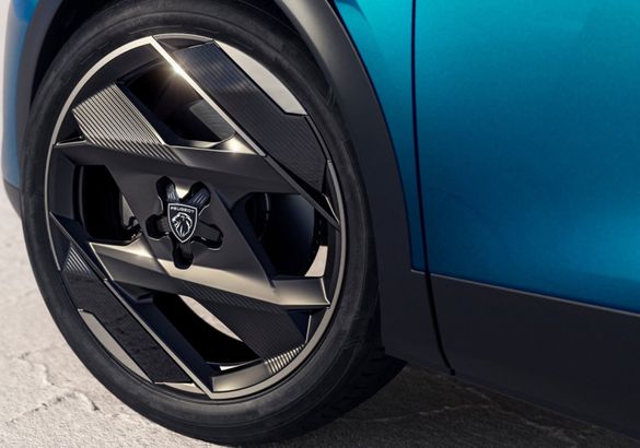 Peugeot 408 стал первым кросс-лифтбеком Stellantis с французской пропиской