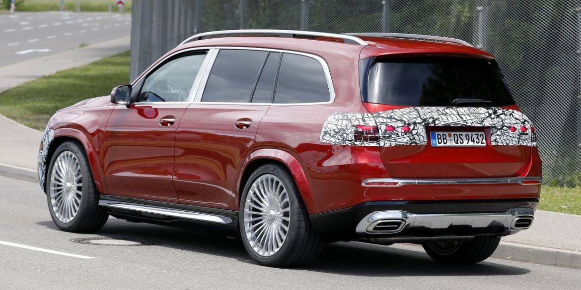 Рестайлинговый Mercedes-Maybach GLS попался фотошпионам