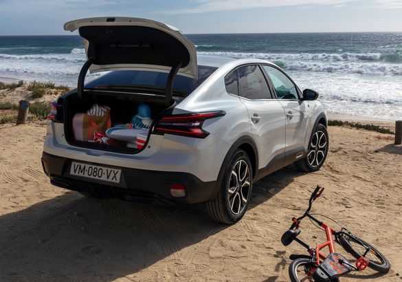 Кросс-седан Citroen C4 X оказался практичнее хэтчбека