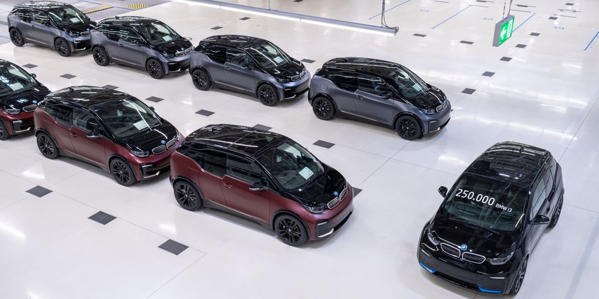 BMW провожает на пенсию свой первый электромобиль