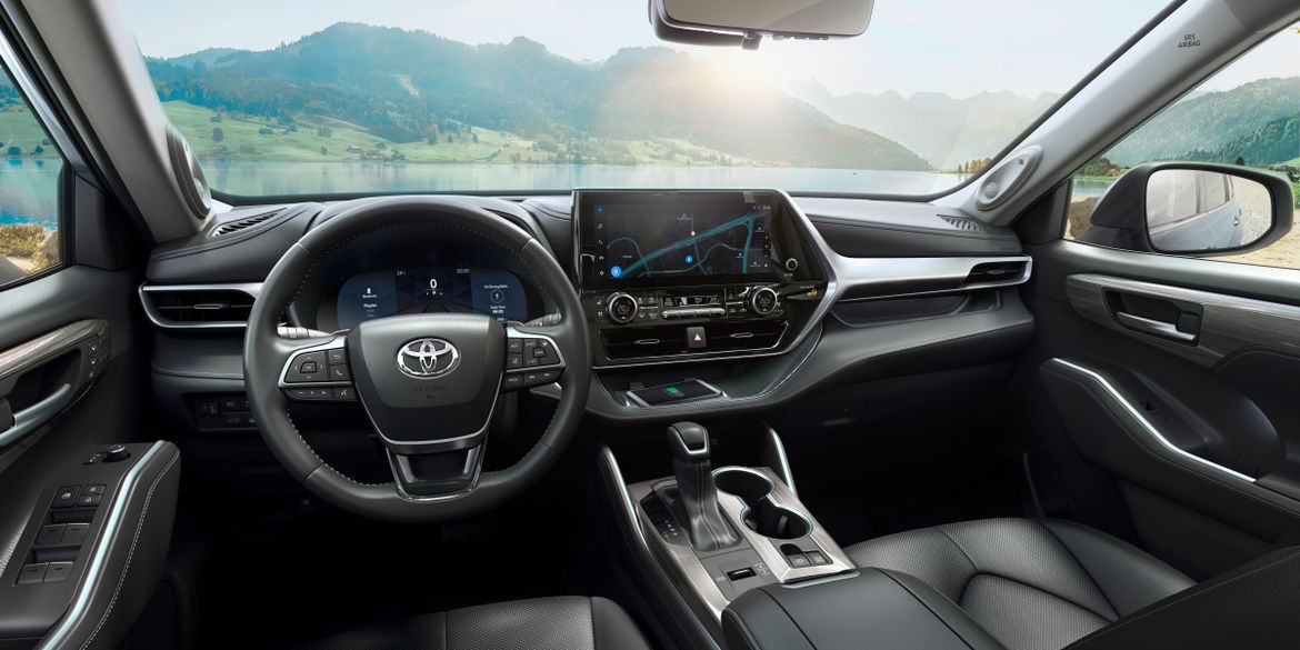 Европейские Toyota Highlander получат новый мотор и осовремененное убранство