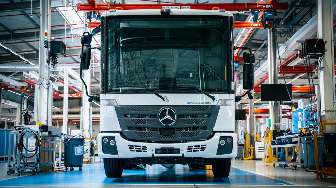 Электромусоровоз Mercedes eEconic встал на конвейер
