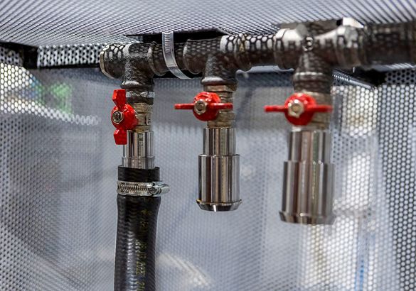 Тест патрубков системы охлаждения для Lada: испытываем и «морозим» 9 образцов