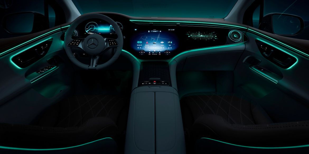 Mercedes-Benz рассекретил салон кроссовера EQE
