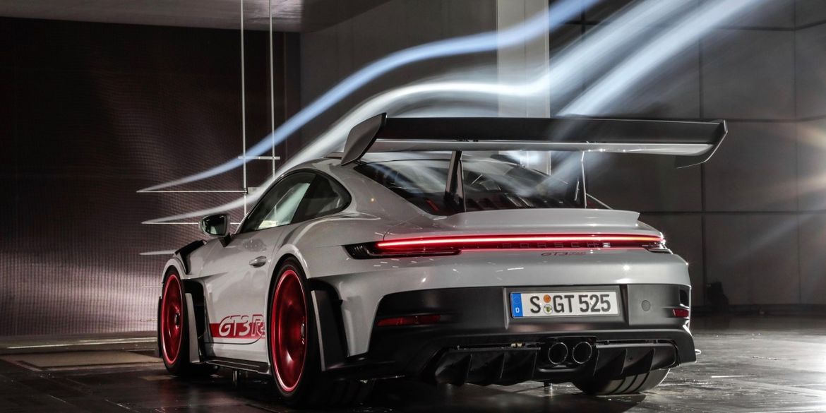 Новый Porsche 911 GT3 RS обуздал встречный ветер