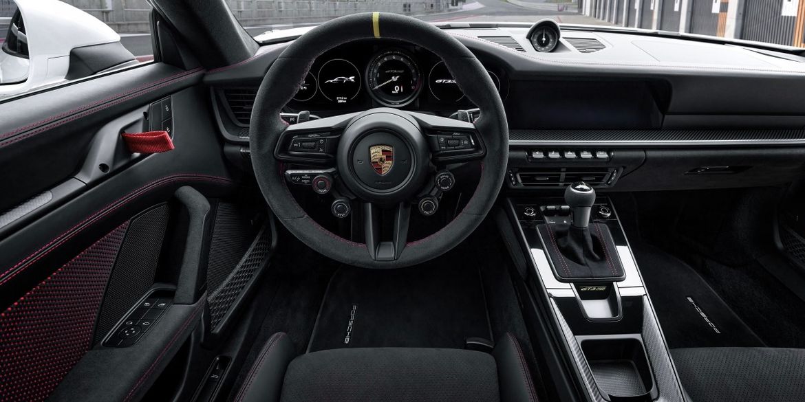 Новый Porsche 911 GT3 RS обуздал встречный ветер