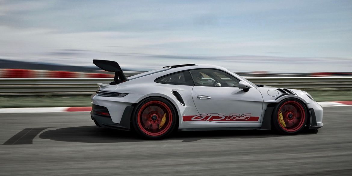 Новый Porsche 911 GT3 RS обуздал встречный ветер
