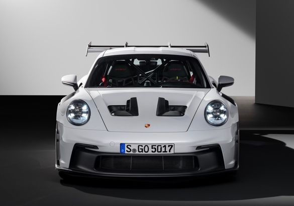 Новый Porsche 911 GT3 RS обуздал встречный ветер