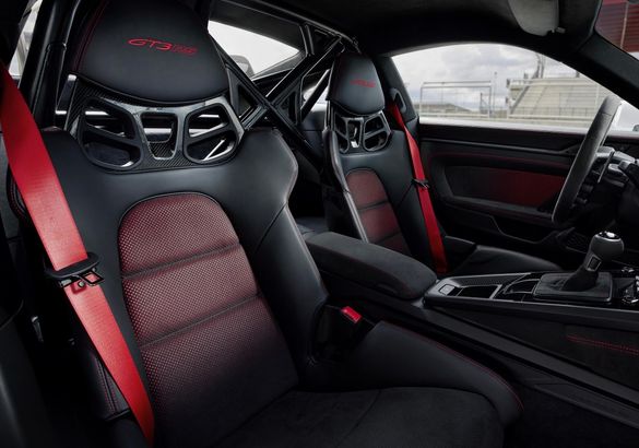 Новый Porsche 911 GT3 RS обуздал встречный ветер
