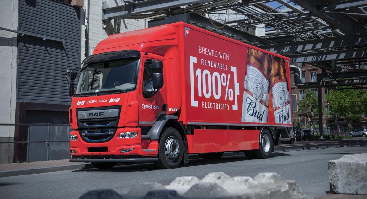 DAF начал поставлять клиентам новый LF Electric