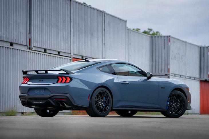 Ford Mustang сменил поколение, но остался собой
