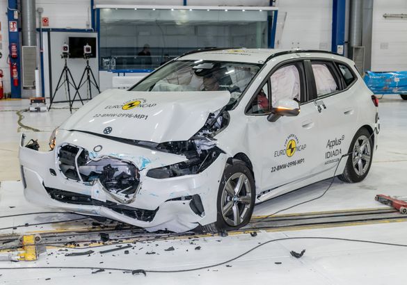 Euro NCAP разбила Mercedes EQE, такси от Renault и еще восемь машин: результаты