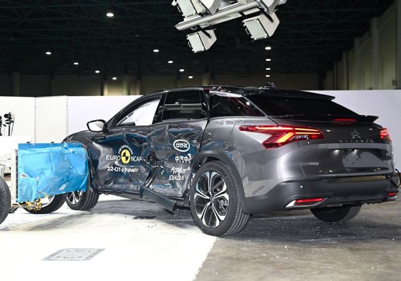 Euro NCAP разбила Mercedes EQE, такси от Renault и еще восемь машин: результаты