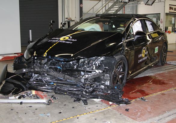 Euro NCAP разбила Mercedes EQE, такси от Renault и еще восемь машин: результаты