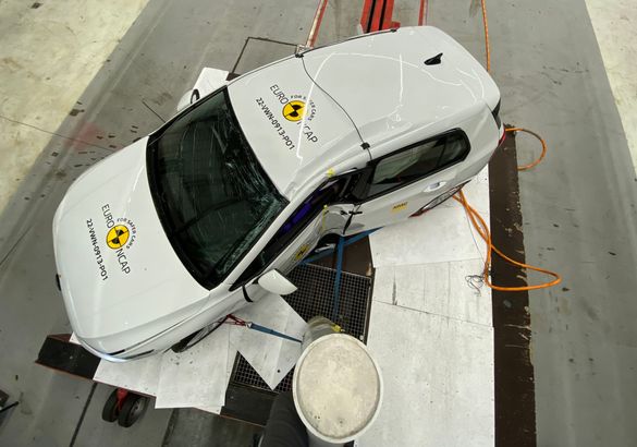 Euro NCAP разбила Mercedes EQE, такси от Renault и еще восемь машин: результаты