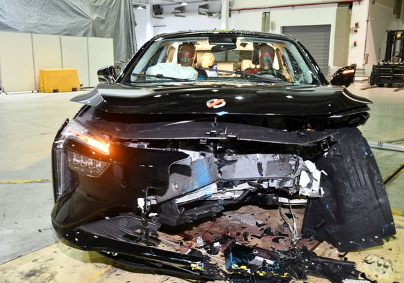 Euro NCAP разбила Mercedes EQE, такси от Renault и еще восемь машин: результаты