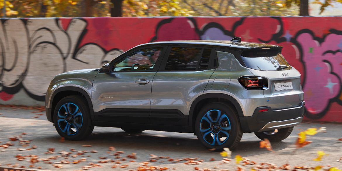 Компактный кроссовер Jeep Avenger стал первым электромобилем марки
