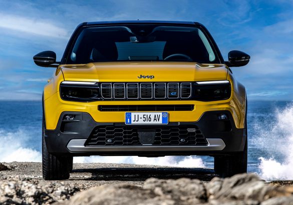 Компактный кроссовер Jeep Avenger стал первым электромобилем марки