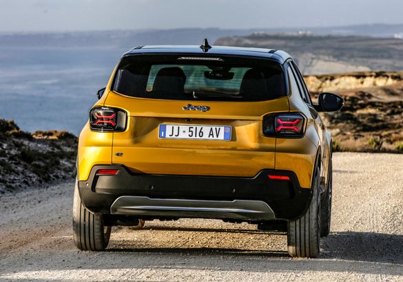 Компактный кроссовер Jeep Avenger стал первым электромобилем марки