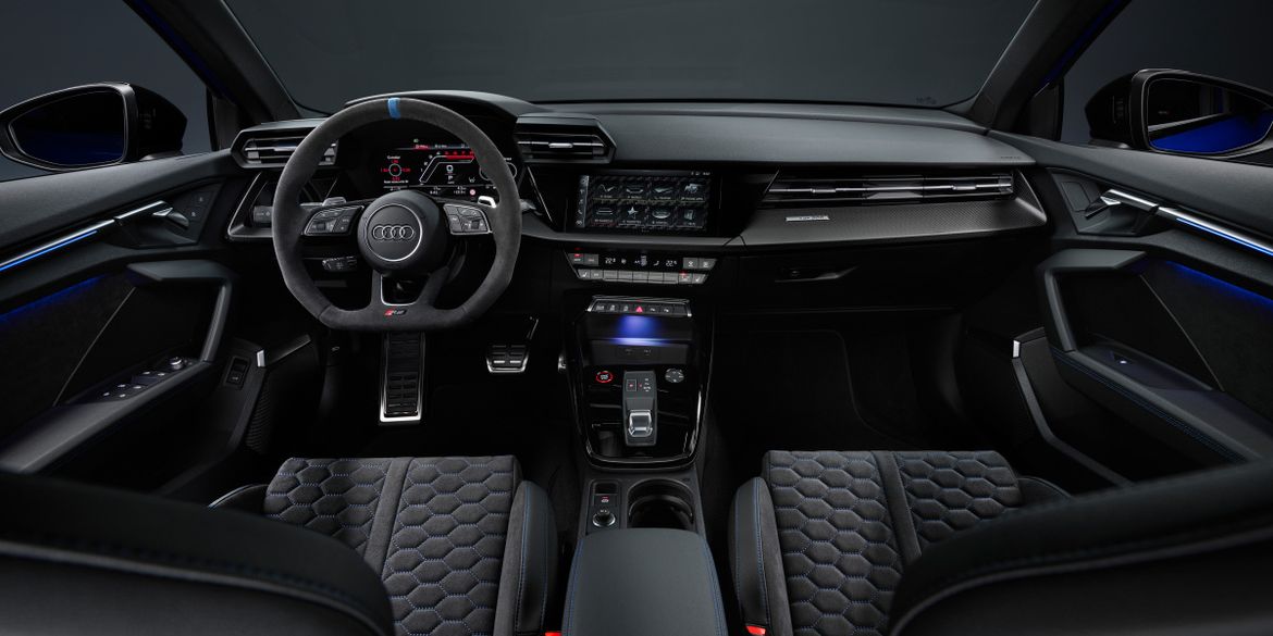 Audi RS 3 performance стал первым серийным хэтчбеком с «максималкой» в 300 км/ч