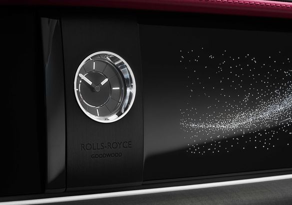 Rolls-Royce рассекретил электромобиль Spectre
