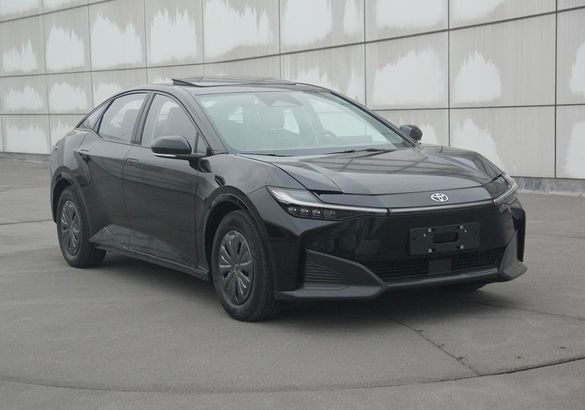 Toyota представила электрический седан bZ3 для рынка КНР