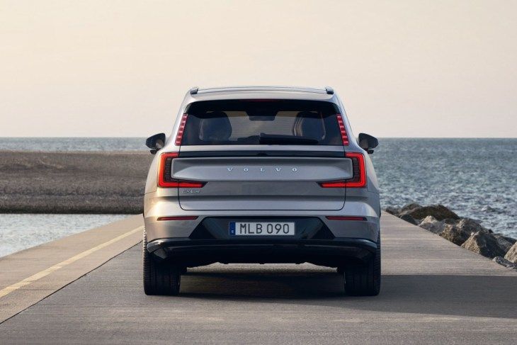 Volvo представила флагманский электрокроссовер EX90