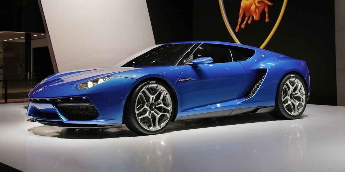 «Внедорожный» суперкар Lamborghini Huracan Sterrato показали без камуфляжа