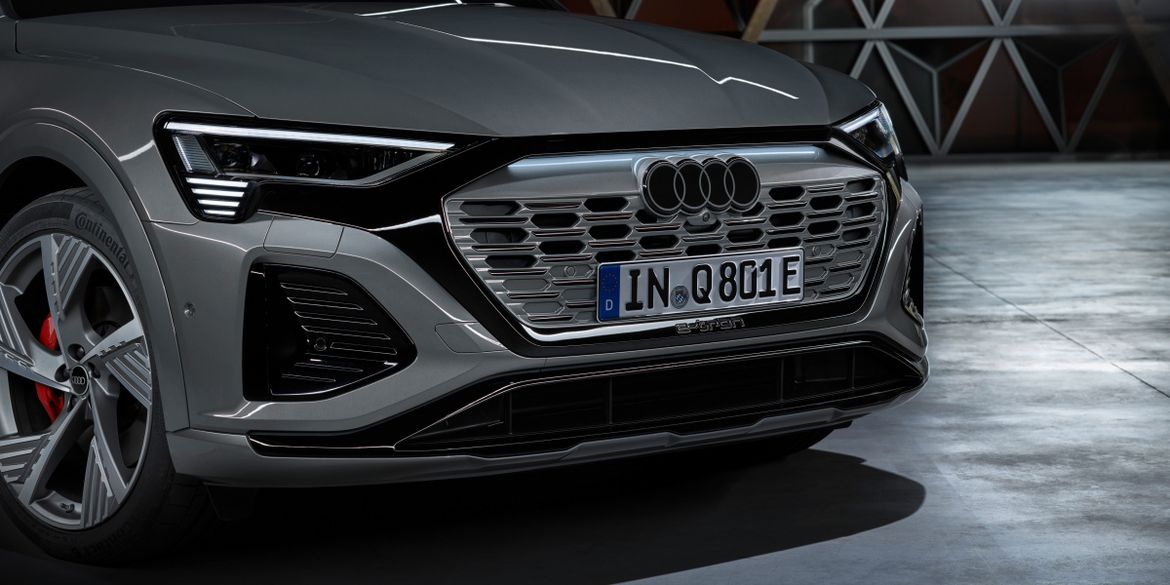 Машины Audi получат двухцветный логотип