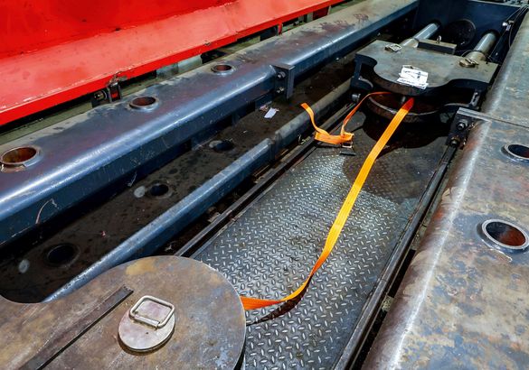 Тест ремней крепления груза: разрываем семь образцов