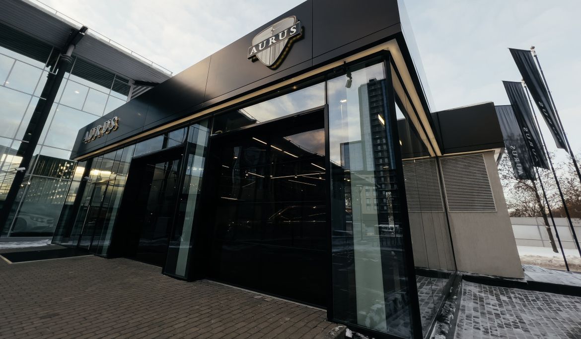В Петербурге открылся дилерский центр Aurus