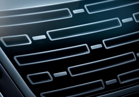 Range Rover Velar примерил передок от RR Sport