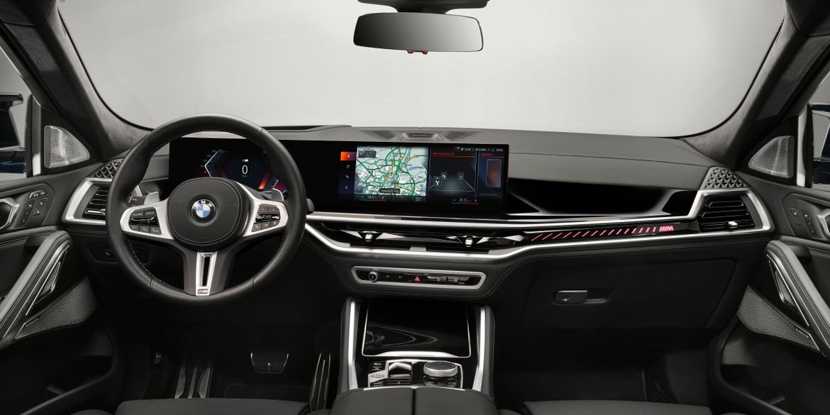 BMW представила рестайлинговые кроссоверы X5 и X6