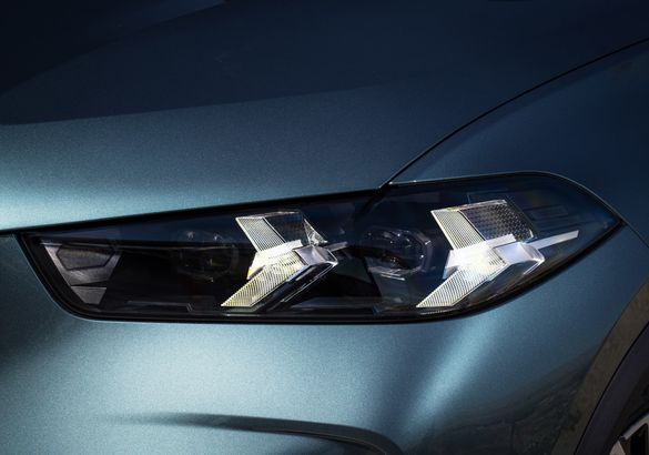 BMW представила рестайлинговые кроссоверы X5 и X6