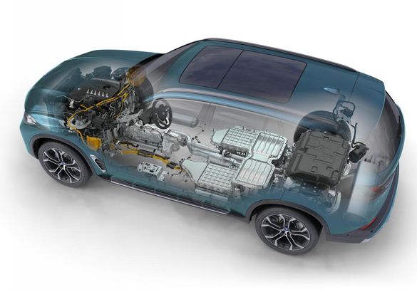 BMW представила рестайлинговые кроссоверы X5 и X6
