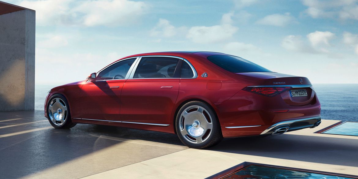В линейке Mercedes-Maybach впервые появился подключаемый гибрид