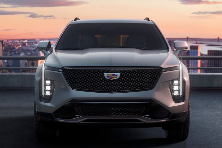 Cadillac XT4 получил широкий экран от Lyriq и футуристичный дизайн