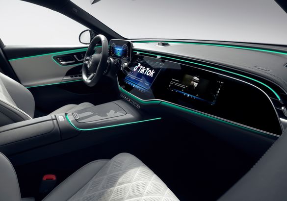Superscreen вместо Hyperscreen: Mercedes-Benz показал интерьер нового E-Class
