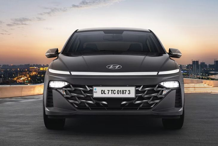 Новое поколение Hyundai Verna представили в Индии